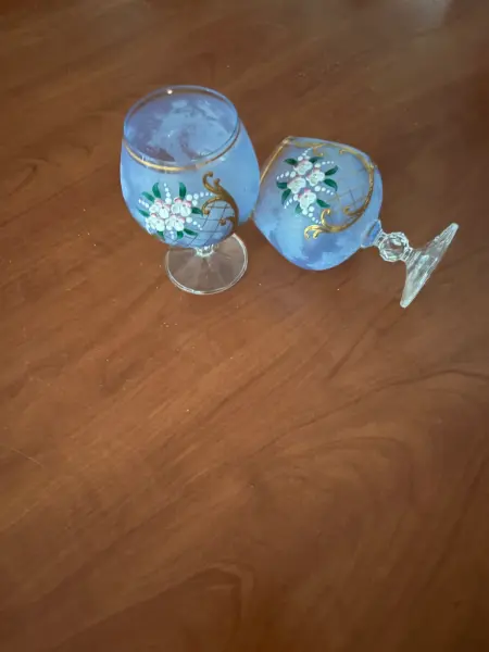 Sada dvou zdobených skleniček na koňak 3