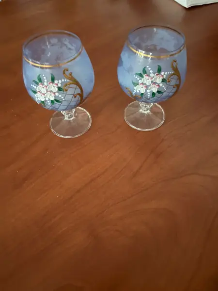Sada dvou zdobených skleniček na koňak 2