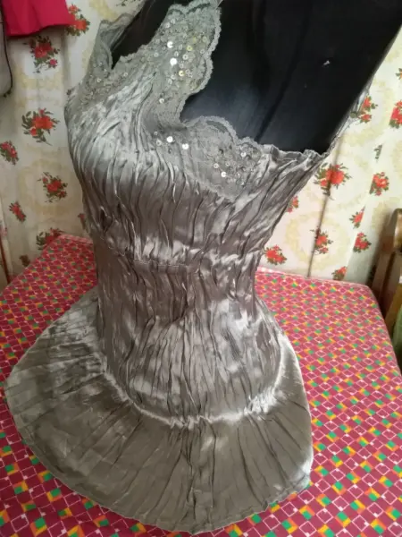Stříbrný top minimálně nošený 6