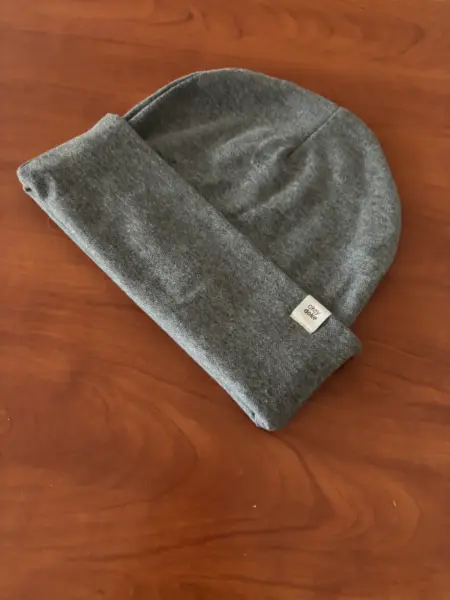 Šedá čepice Okey Doke