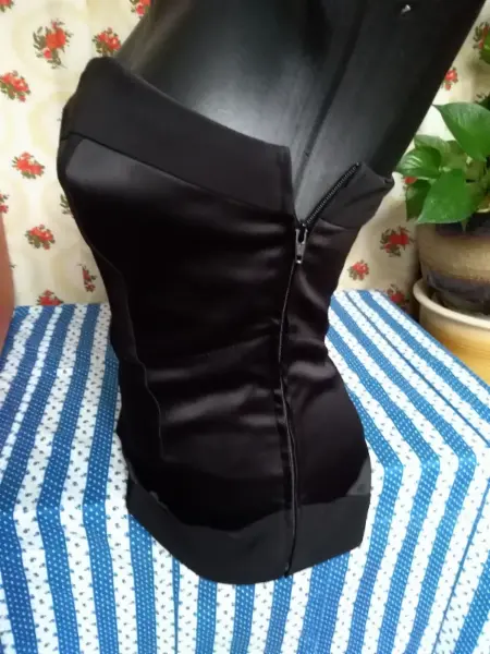 Dva topy minimálně nošené 12