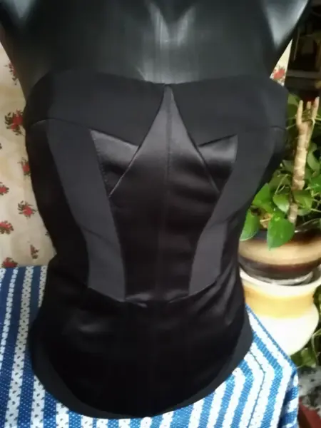 Dva topy minimálně nošené 11