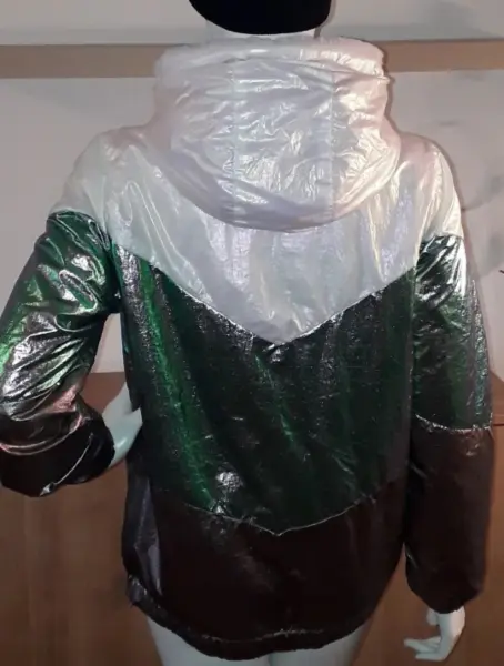 Dámská bunda Cropp metalická s kapucí 4