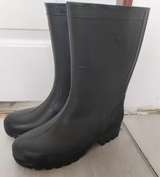Černé gumové holínky