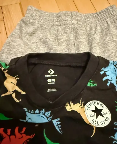 Dětská souprava Converse s dinosaury 2