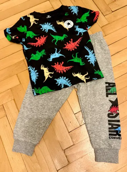 Dětská souprava Converse s dinosaury
