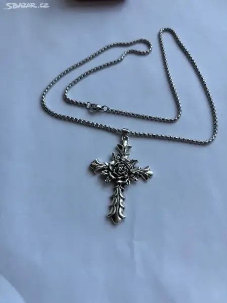 Náhrdelník s křížem s motivem tmavé růže 3
