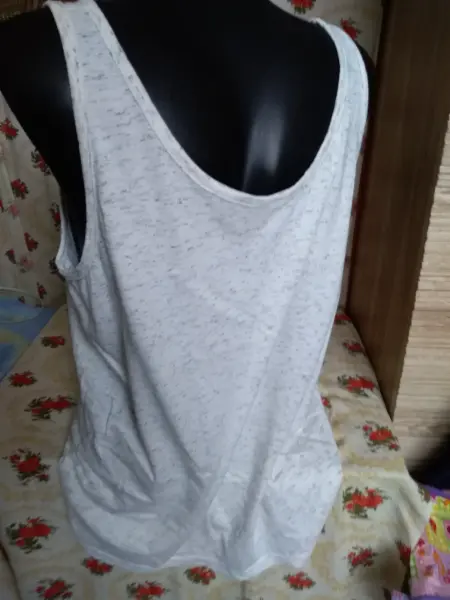 Dvě tílka 7