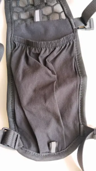 Běžecká vesta s kapsami 7
