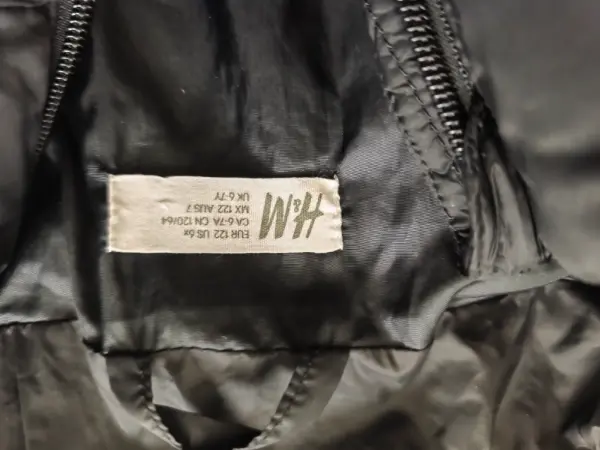 Černá dětská prošívaná bunda H&M 2