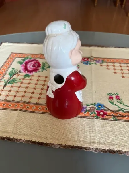 Keramická figurka babičky 3