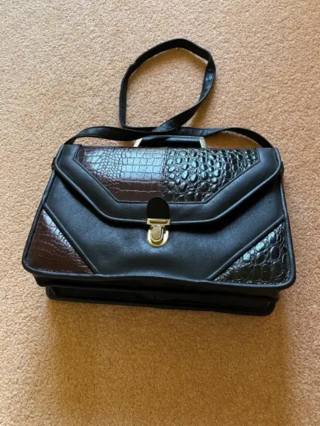 Elegantní dámská kabelka s imitací krokodýlí kůže