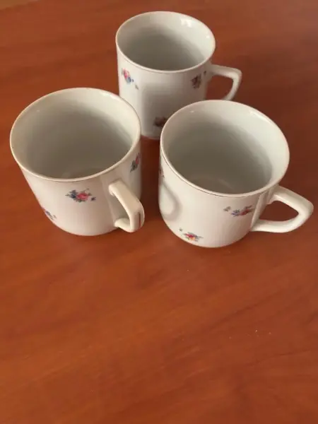 Sada 3 keramických hrníčků s květinovým vzorem 3