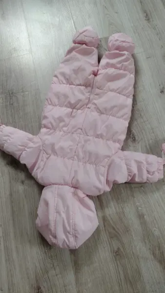 Dětská růžová zimní kombinéza s kapucí a rukavičkami 2