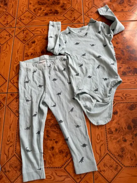 Dětský set H&M s dinosaury