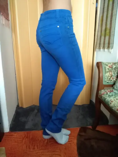 Mírně pružné džíny S-M 3
