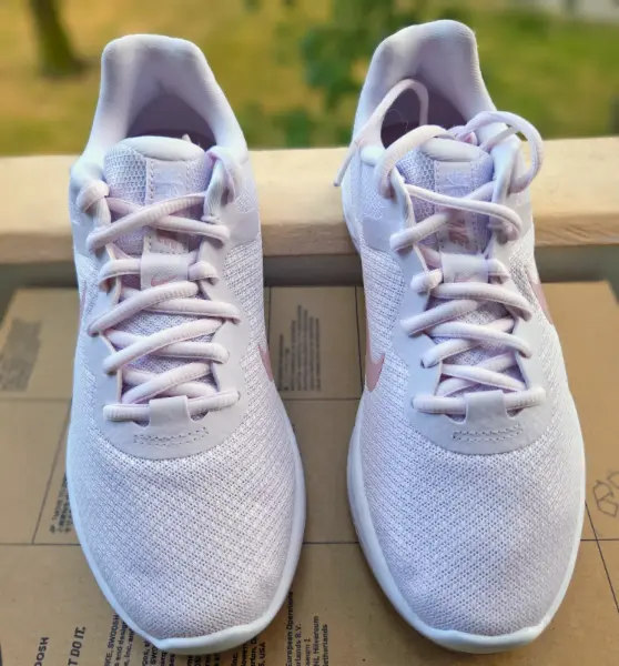 Dámské běžecké boty Nike Revolution 6 NN, vel. 37.5 3