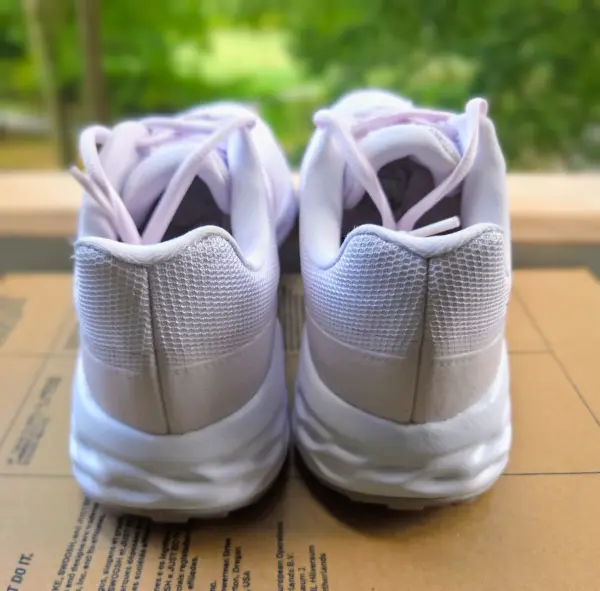Dámské běžecké boty Nike Revolution 6 NN, vel. 37.5 5