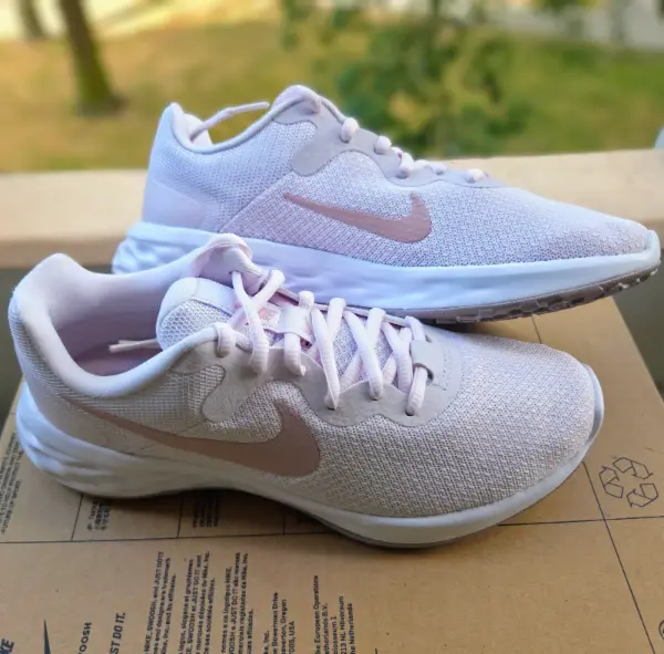 Dámské běžecké boty Nike Revolution 6 NN, vel. 37.5 2