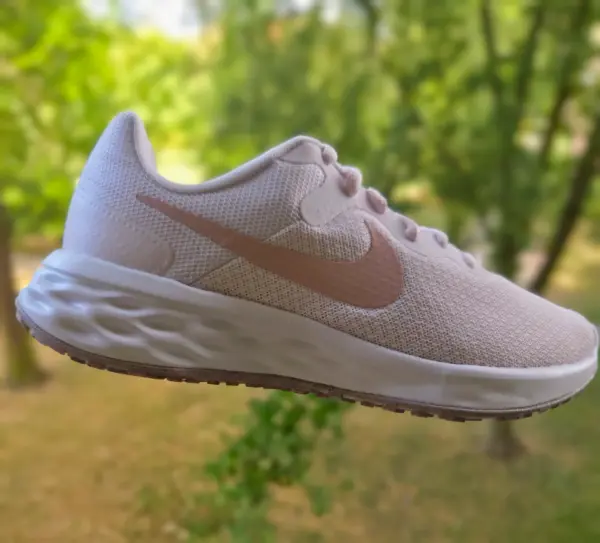 Dámské běžecké boty Nike Revolution 6 NN, vel. 37.5