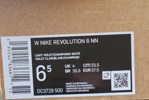 Dámské běžecké boty Nike Revolution 6 NN, vel. 37.5 7