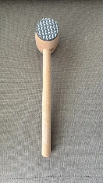 Oboustranná palička na maso s dřevěnou rukojetí 3