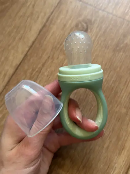 Sada pro miminko-dudlík na ovoce,přebalovací podložka a jiné 6