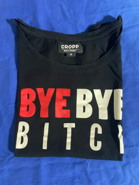 Černé tričko Cropp s nápisem 2