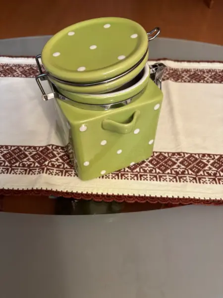 Keramická dóza s puntíky, zelená
