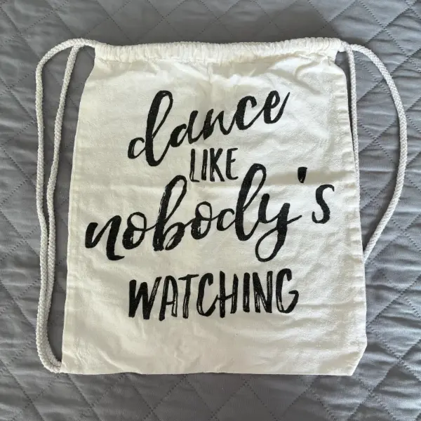 Bílý batoh se šňůrkami Dance like nobody's watching