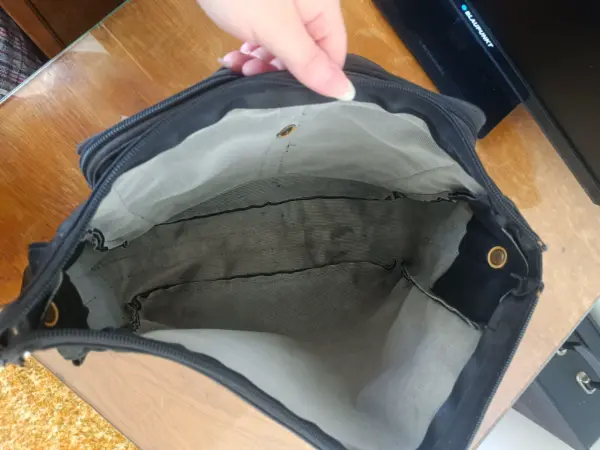 Černá pánská praktická taška přes rameno 4