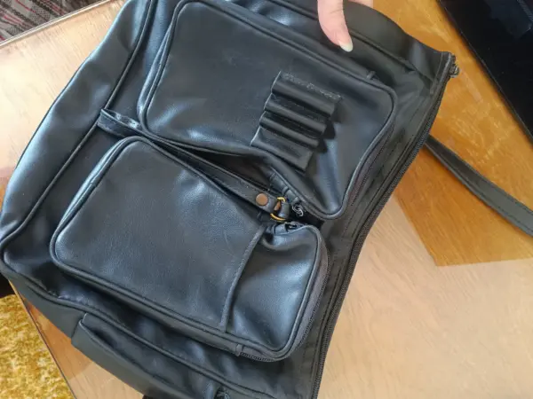Černá pánská praktická taška přes rameno 2