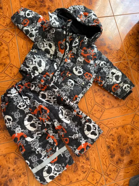 Dětský zimní set H&M s motivem lebek, vel. 92