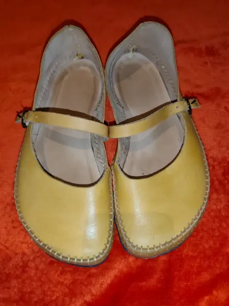 Žluté kožené Barefoot balerinky s páskem39