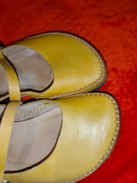 Žluté kožené Barefoot balerinky s páskem39 2