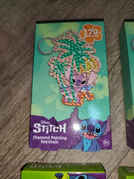 Diamantové malování - přívěsek na klíče Stitch 4