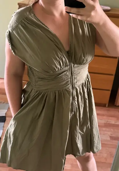 Khaki šaty H&M se zipem 2