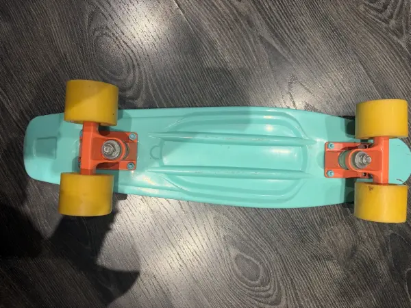 Tyrkysový skateboard Penny board 2