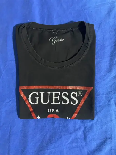 Černé dámské tričko Guess