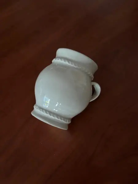 Bílý keramický džbánek 2
