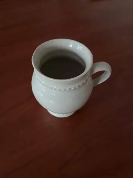 Bílý keramický džbánek 3