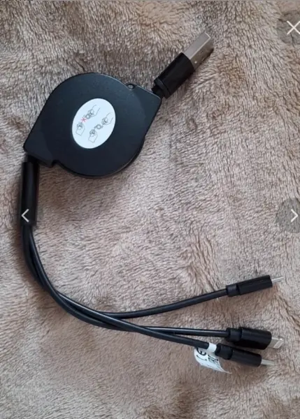 Univerzální nabíjecí kabel 3v1 se zatahovacím mechanismem
