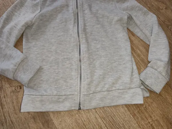 Šedá mikina na zip 8let 4