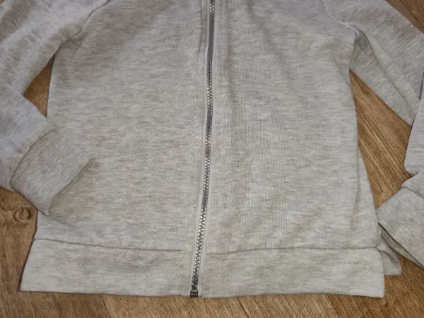 Šedá mikina na zip 8let 2