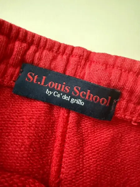 Červené šortky St. Louis School 3