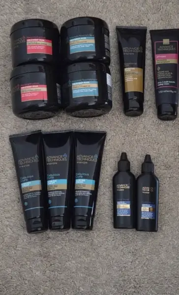 Velká sada kosmetiky Avon - parfémy, krémy a laky 5