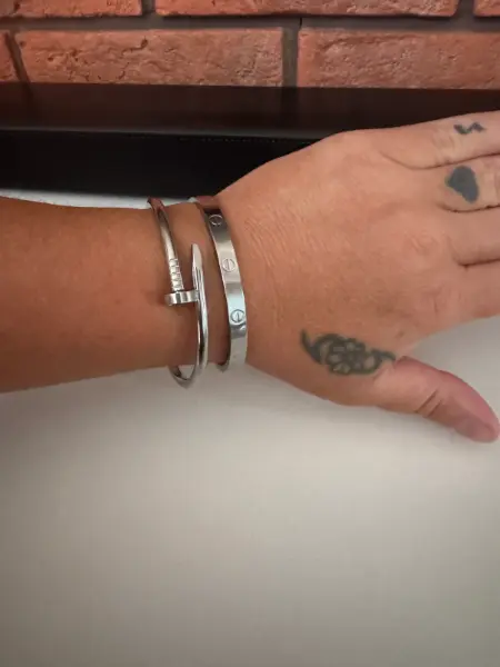 Sada dvou stříbrných náramků Cartier 11