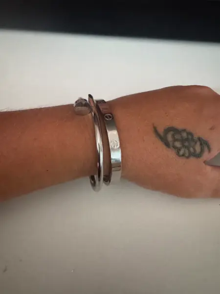 Sada dvou stříbrných náramků Cartier 9