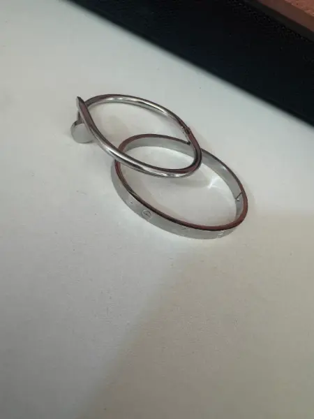 Sada dvou stříbrných náramků Cartier 6