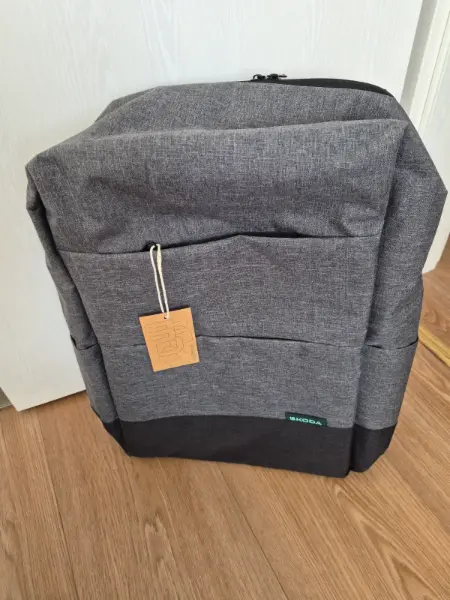 Šedý batoh Škoda